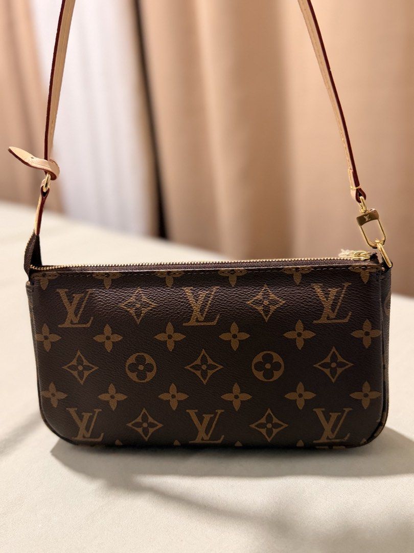 Kili Pochette (Category: Luxury Bags & Wallets) located in Manila. Submitted by minimaison (Listing ID 1456029970, Image 2). Description: .