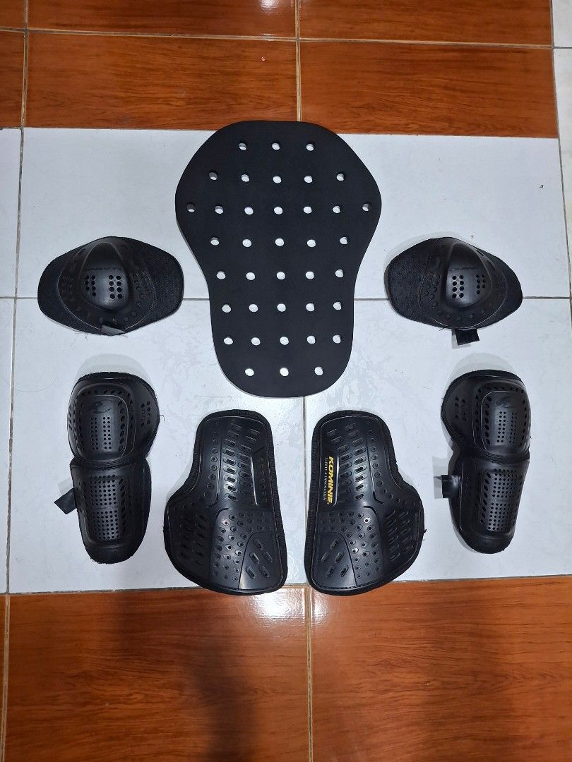 Komine Motorcycle Riding Jacket with Armor (Category: Coats, Jackets and Outerwear) located in Quezon City. Submitted by olx.jodi (Listing ID 1456012152, Image 3). Description: Guaranteed authentic Bought in MotoMarket Libis for 4k+ Pls check all the photos for the issues. All protection pads are in very good condition..only the mesh jacket has issues..nalaspag na price slightly negotiable. rfs: bought a new one.