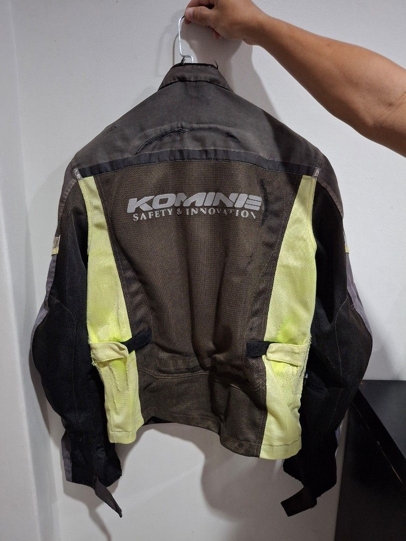 Komine Motorcycle Riding Jacket with Armor (Category: Coats, Jackets and Outerwear) located in Quezon City. Submitted by olx.jodi (Listing ID 1456012152, Image 2). Description: Guaranteed authentic Bought in MotoMarket Libis for 4k+ Pls check all the photos for the issues. All protection pads are in very good condition..only the mesh jacket has issues..nalaspag na price slightly negotiable. rfs: bought a new one.