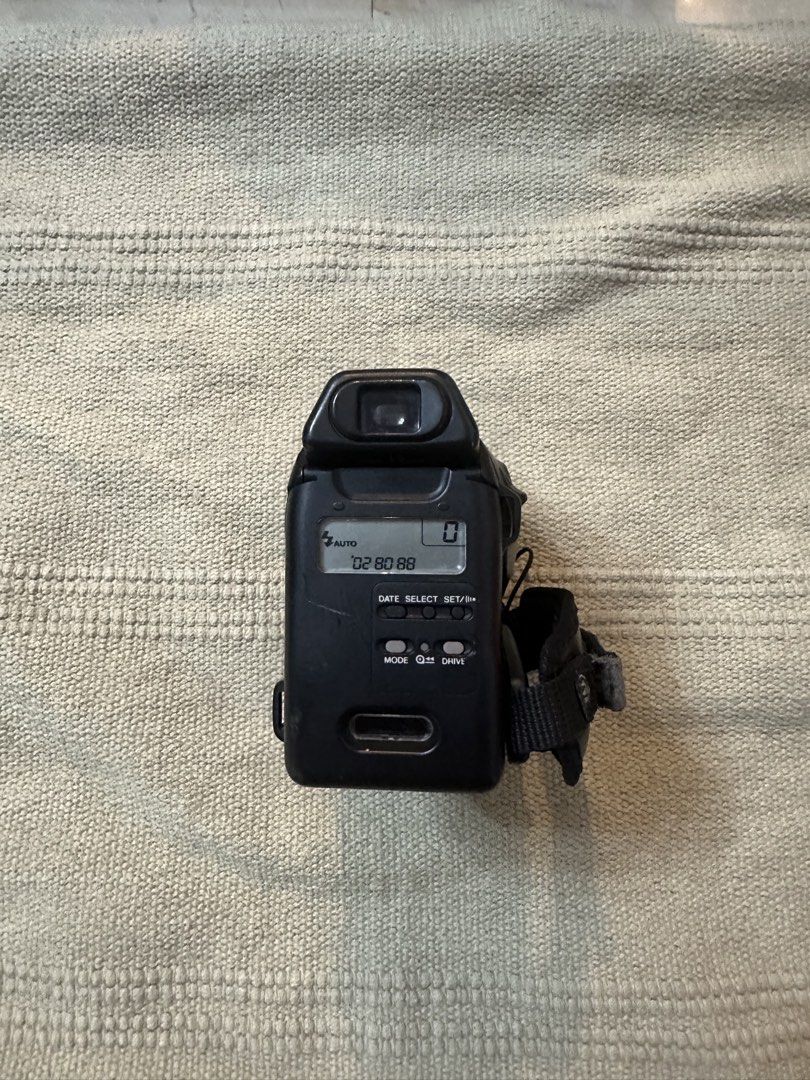 Kyocera Samurai Z2 Half Frame Film Camera (Category: Cameras) located in Manila. Submitted by rakusa95 (Listing ID 1455953478, Image 3). Description: Kyocera Samurai Z2 Half Frame Film Camera - 35mm - very good working condition - working flash - working zoom - working date back - half frame camera where a camera exposes only half of a standard 35mm film frame at a time. This turns a standard 36-exposure roll into 72 shots - 36 exp roll = 72 shot