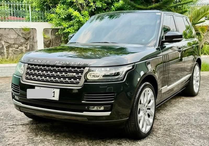 Land Rover Range Rover HSE Auto (Category: Used Cars) located in Manila. Submitted by quality_cars (Listing ID 1455906568, Image 2). Description: 2014 Land Rover Range Rover HSE Diesel Engine V6 Panoramic Sun roof Automatic Step Board Original Paint (Black) Michelin Pilot Tires 275/40/R22 Ending 1 Plate 57,000km only No issues‼️ Good Condition Engine‼️ Well Maintained ‼️ Price:3,885,000 Location: Paranaque City.