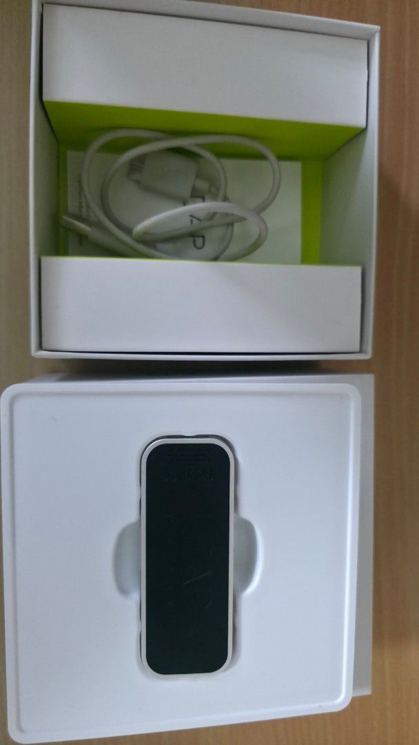 Leap Motion Controller (Category: Other Accessories) located in Singapore. Submitted by danielilllili (Listing ID 1455906712, Image 3). Description: A small USB device with big tracking power can be placed on the desktop or mounted on the forehead. Flexible and fast gesture capture for forearms, hands and fingers. Features: Affordable price and portable size Plug-and-play via a USB port Desktop and head mount modes for different usage scenarios A