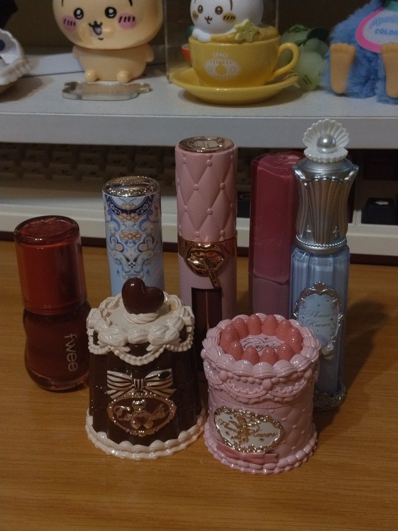 Lip product bundle !! (Category: Makeup) located in Mandaluyong City. Submitted by denniisells (Listing ID 1456013391, Image 1). Description: RFS: decluttering all have only been swatched or used once + properly cleaned !! .