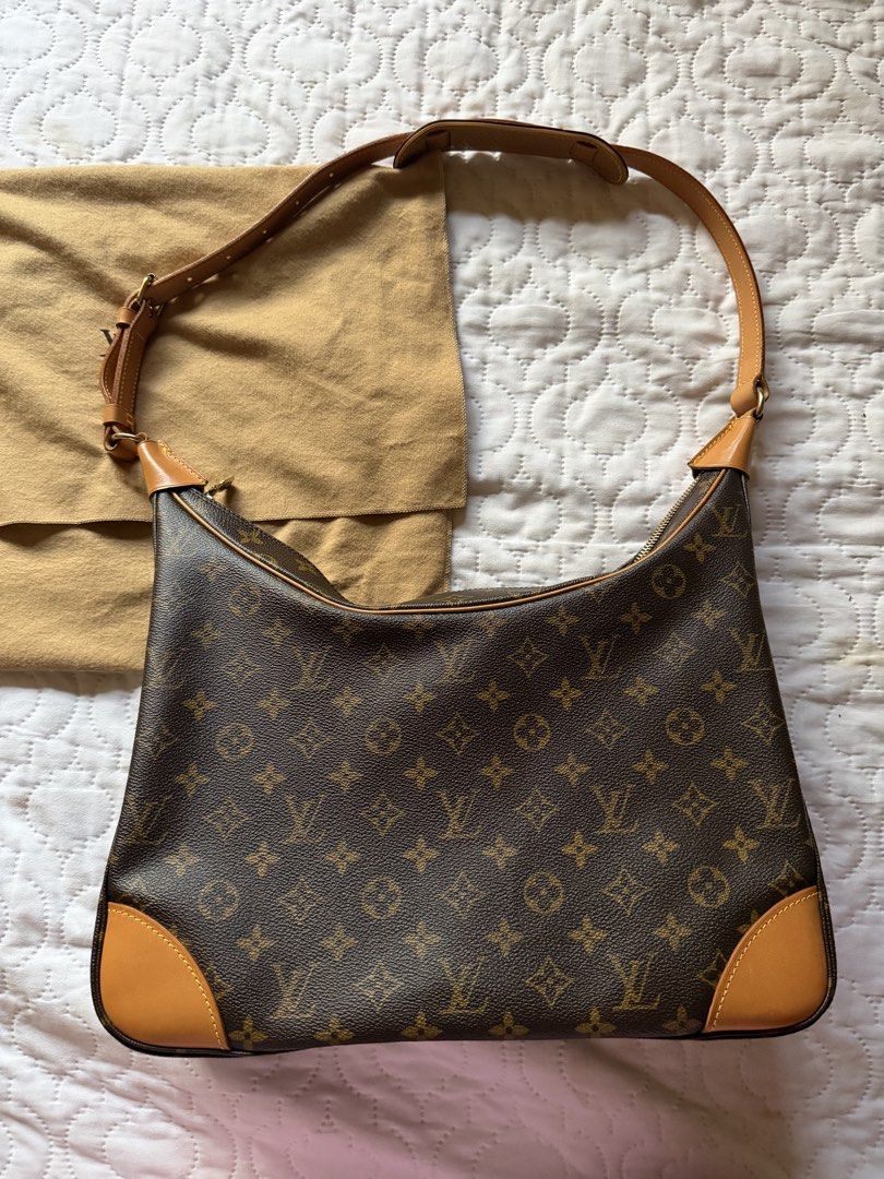 Louis Vuitton Monogram Boulogne GM Bag (Category: Luxury Bags & Wallets) located in Las Pinas. Submitted by jonnnnnnnn (Listing ID 1455988901, Image 1). Description: - Classic Louis Vuitton shoulder bag - Monogram canvas/ No heavy waterwarks - No cracks nor rubs - sticky/peeling inner most pocket - Includes original dust bag - ipad fits.