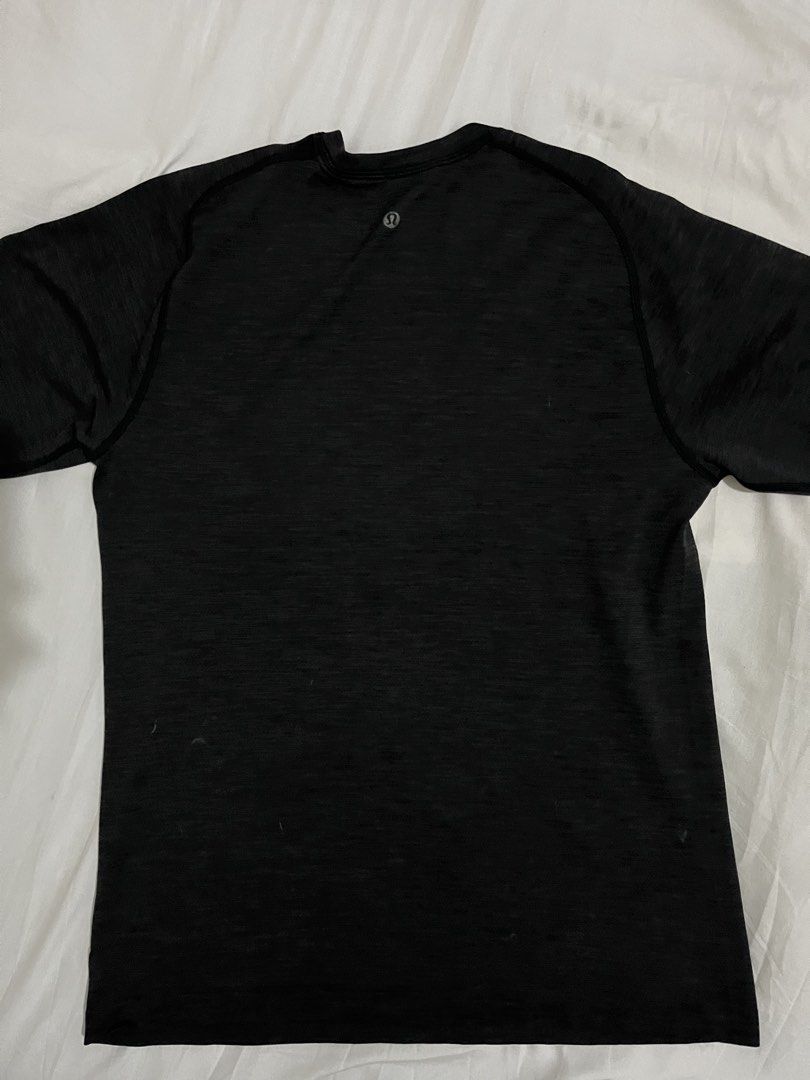 Lululemon Drifit T-Shirt (Category: Activewear) located in Manila. Submitted by buyingrandomthings (Listing ID 1456011829, Image 2). Description: Lululemon drifit tshirt Size L (cut tag) 28.5x20.