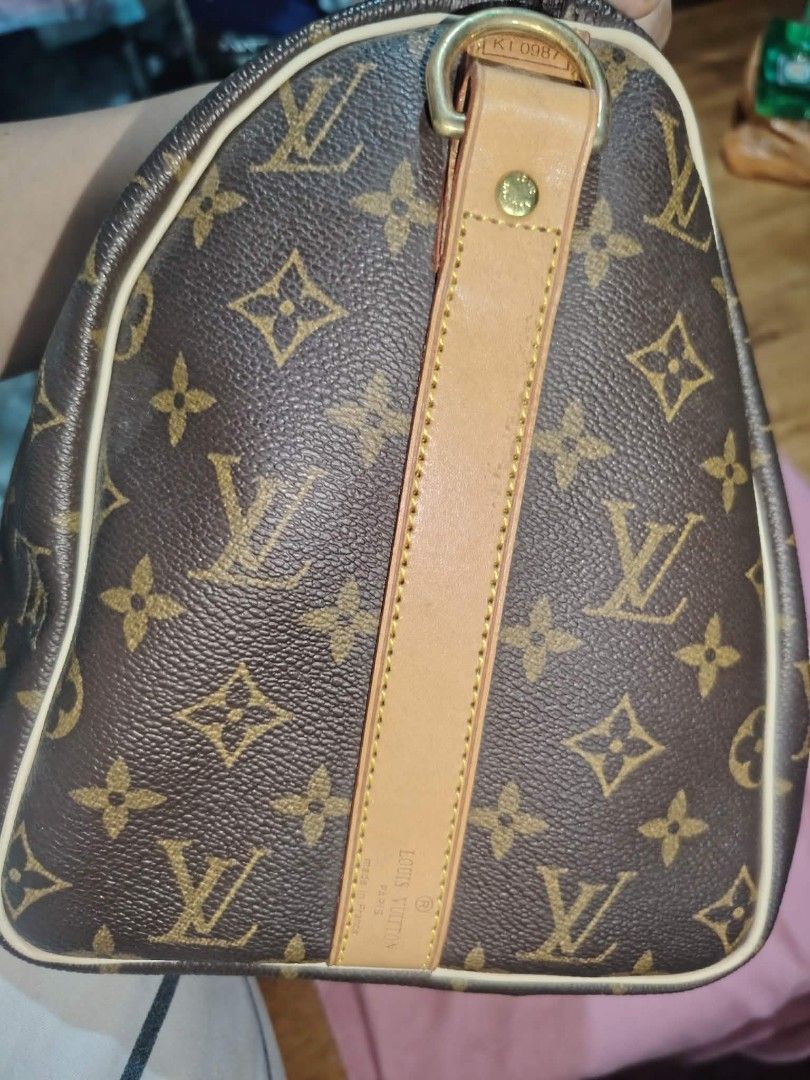 LV Monogram Sirius 55 (Category: Luxury Bags & Wallets) located in Malolos. Submitted by shoptokyothrift (Listing ID 1455898796, Image 3). Description: ✨ Vintage LV Travel Bag ✨ Large travel/overnight bag • Monogram design • Spacious interior • Pre-loved condition Size: 55 × 42 × 18 cm AS IS 💰 ₱4800 only — negotiable Perfect for travel or collection! 👜✈️.