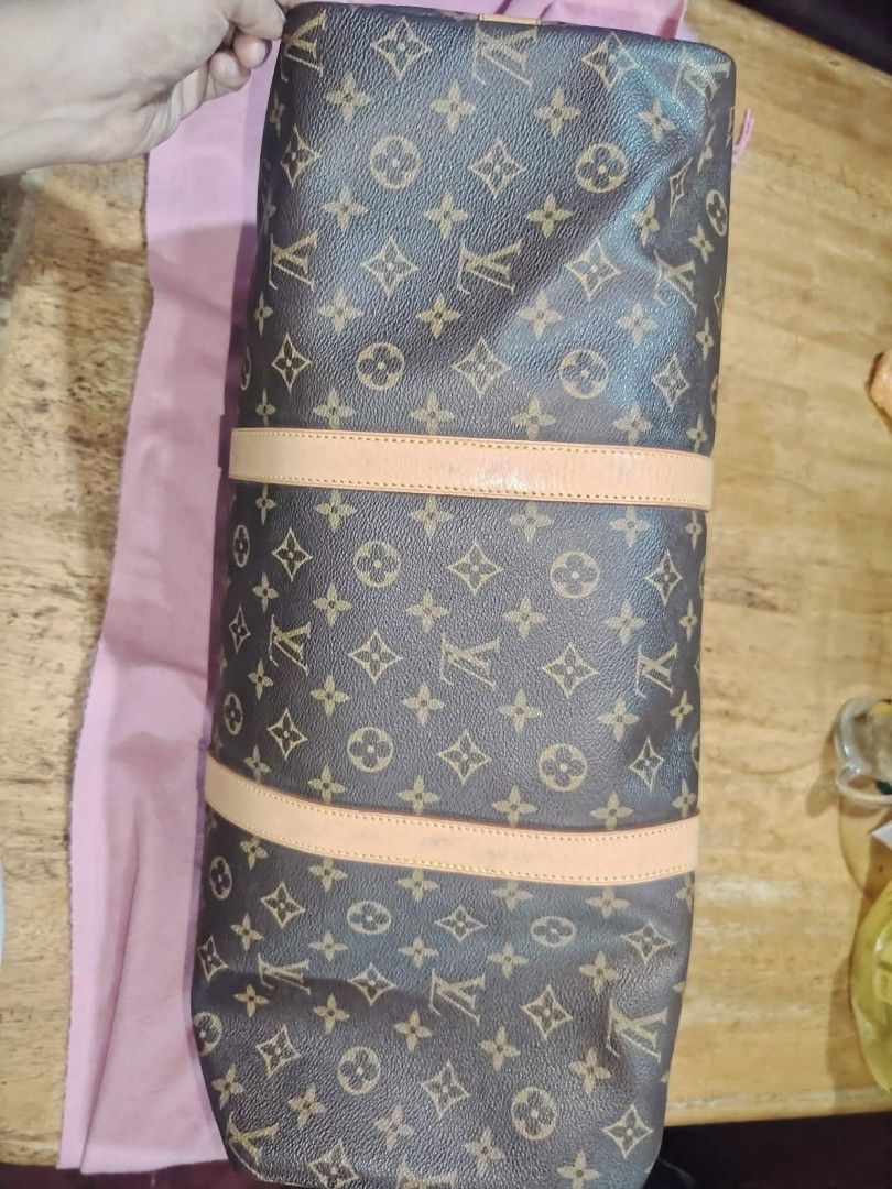 LV Monogram Sirius 55 (Category: Luxury Bags & Wallets) located in Malolos. Submitted by shoptokyothrift (Listing ID 1455898796, Image 2). Description: ✨ Vintage LV Travel Bag ✨ Large travel/overnight bag • Monogram design • Spacious interior • Pre-loved condition Size: 55 × 42 × 18 cm AS IS 💰 ₱4800 only — negotiable Perfect for travel or collection! 👜✈️.