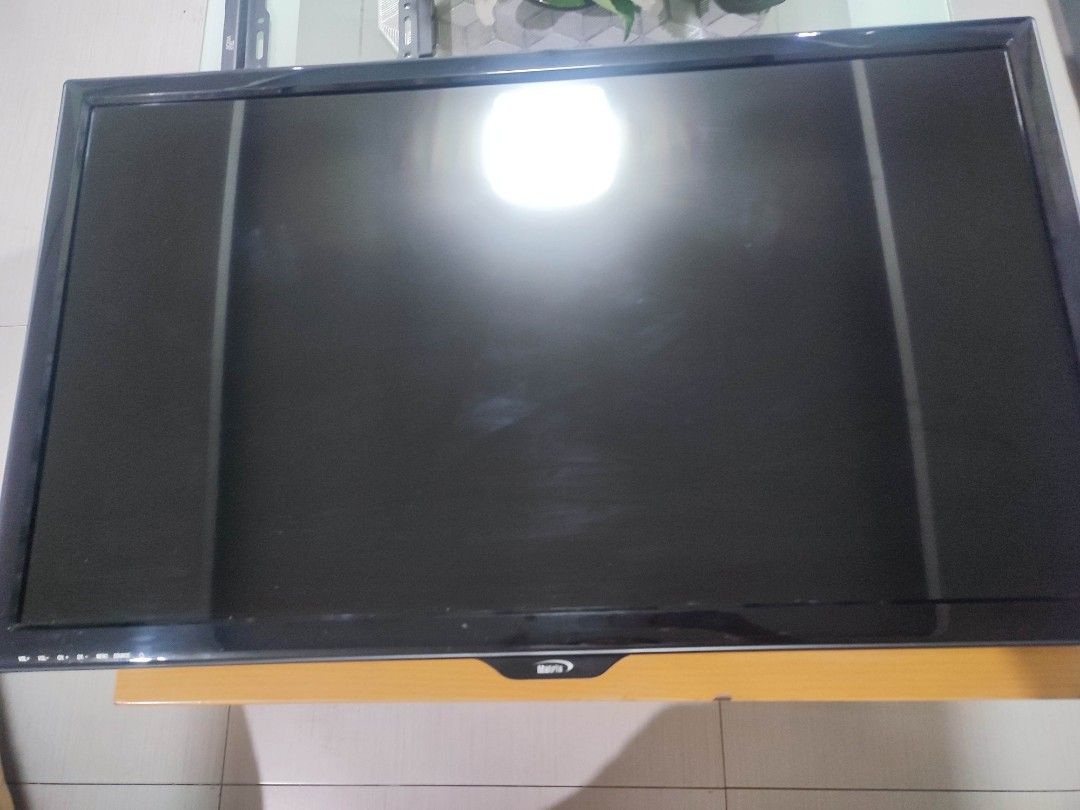 Matrix MX-LED3280 32-inch LED TV (Category: TV) located in Pasig City. Submitted by megskee (Listing ID 1455998217, Image 1). Description: - Matrix 32-inch LED TV (Model: MX-LED3280) - Low Power Consumption: 70W - Includes Wall Mount Bracket and Screws - Convenient Front Panel Buttons (Volume, Channel, Menu, Source) - Ideal for Bedrooms or Small Living Spaces Ready to use ✅.