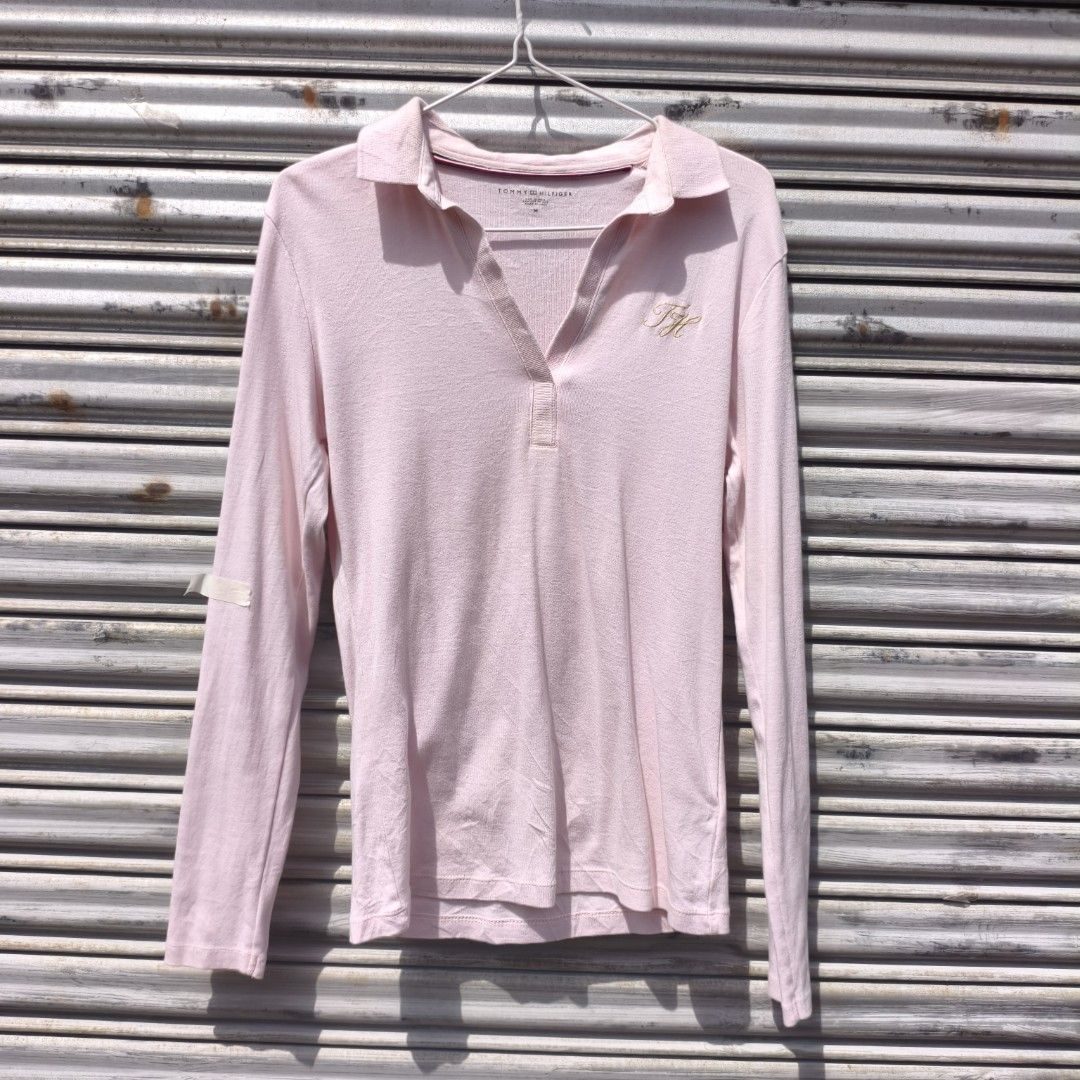 (Medium-large ladies) tommy hilfiger pink sweater (Category: Longsleeves) located in Lucena. Submitted by minryism (Listing ID 1455904754, Image 1). Description: tommy open collared bby pink sweatshirt 💛💛 fits med-large women 💥💥 fits small-medium men onli: 400 Length:25.5 in Width (pit to pit):17 in Shoulder:18 in Sleeves:24 in Arm opening: 8 in classic tommy shirt in almost perf conditions need lang ng luvings 💗💗💗💗💗 forda best fit po u 