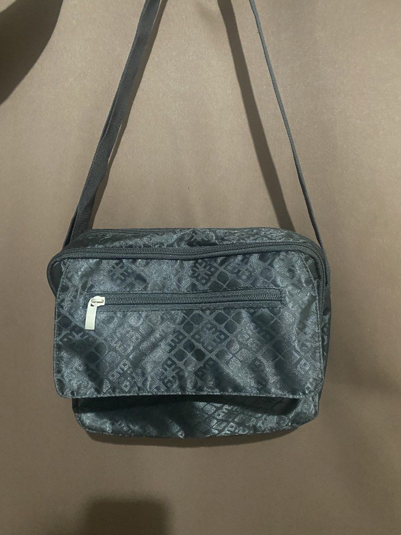 Men Sling Bag (Category: Sling Bags) located in Makati City. Submitted by katykat016 (Listing ID 1456033714, Image 1). Description: Sling Bag for Men [Preloved from Japan] 💜 Price: 450 pesos each 💜 RFS: Decluterring 💜 Location: San Antonio Makati City 💜 Mop: BPI / GoTyme / Marybank 💜 Delivery: J&T.
