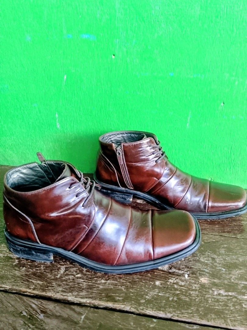 Men's Brown Leather Ankle Boots with Side Zip (Category: Boots) located in Manila. Submitted by leonemarbance (Listing ID 1455903027, Image 2). Description: - Chic brown leather ankle boots - Modern square toe design - Easy on/off with laces and side zipper - Beautiful leather shine - Perfect for dressing up or casual outfits.