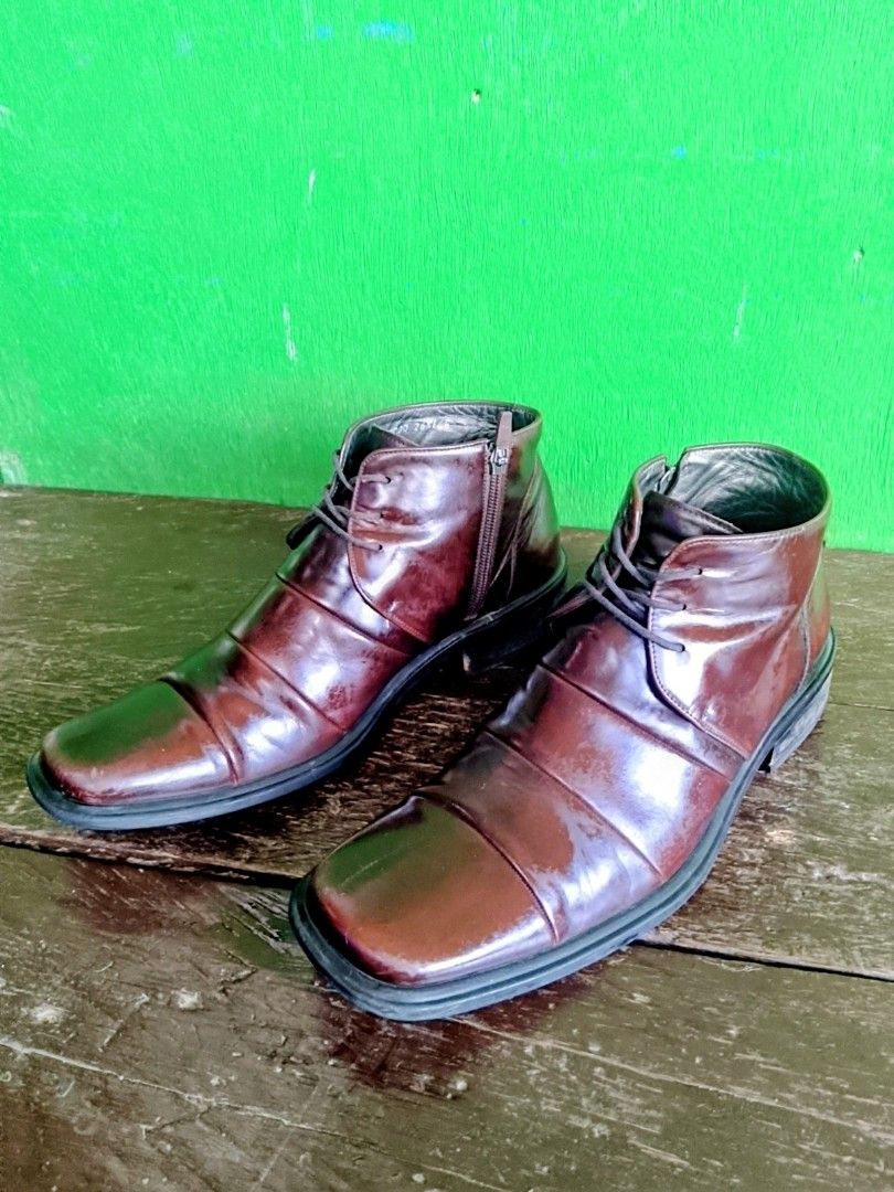 Men's Brown Leather Ankle Boots with Side Zip (Category: Boots) located in Manila. Submitted by leonemarbance (Listing ID 1455903027, Image 3). Description: - Chic brown leather ankle boots - Modern square toe design - Easy on/off with laces and side zipper - Beautiful leather shine - Perfect for dressing up or casual outfits.