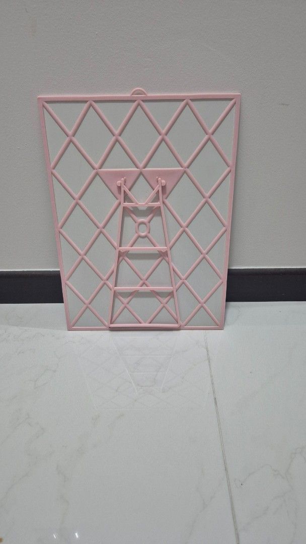 Mirror (Category: Mirrors) located in Singapore. Submitted by lucky8888 (Listing ID 1455960321, Image 2). Description: Mirror, can hang or put on the table .