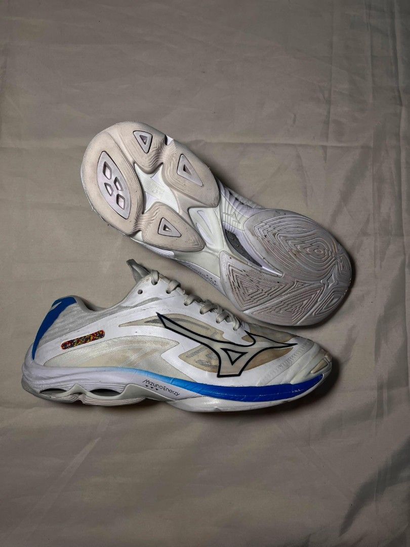 Mizuno wave lighting Z7 (Category: Other Sports Equipment and Supplies) located in Manila. Submitted by _thrift_time (Listing ID 1455935053, Image 3). Description: Thrifted issue: minimal in shock liner Excellent outsole condition Quality color rate.