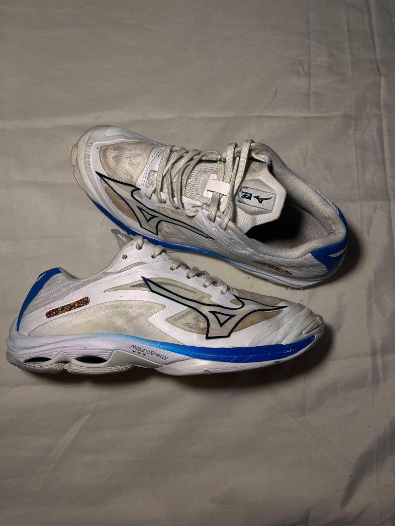 Mizuno wave lighting Z7 (Category: Other Sports Equipment and Supplies) located in Manila. Submitted by _thrift_time (Listing ID 1455935053, Image 2). Description: Thrifted issue: minimal in shock liner Excellent outsole condition Quality color rate.