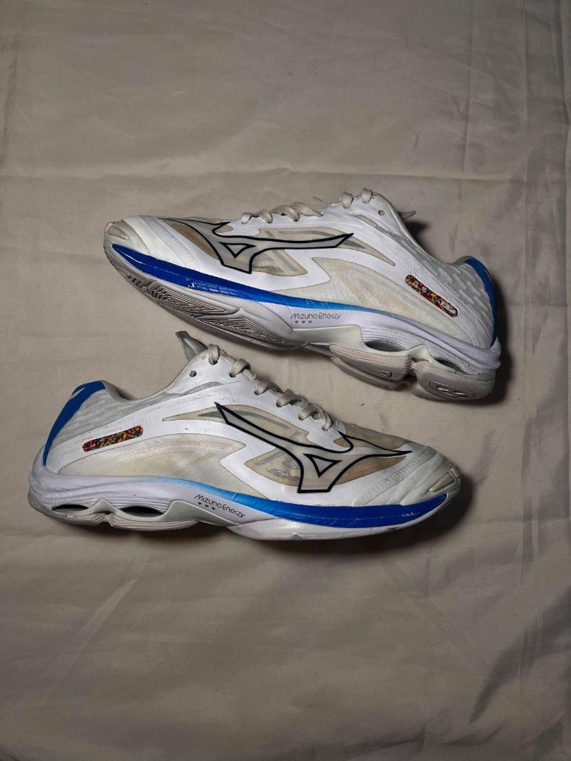Mizuno wave lighting Z7 (Category: Other Sports Equipment and Supplies) located in Manila. Submitted by _thrift_time (Listing ID 1455935053, Image 1). Description: Thrifted issue: minimal in shock liner Excellent outsole condition Quality color rate.