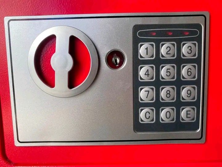 Money Vault Safe Box (Category: Other Security Devices) located in Manila. Submitted by micoooy (Listing ID 1455964521, Image 3). Description: .