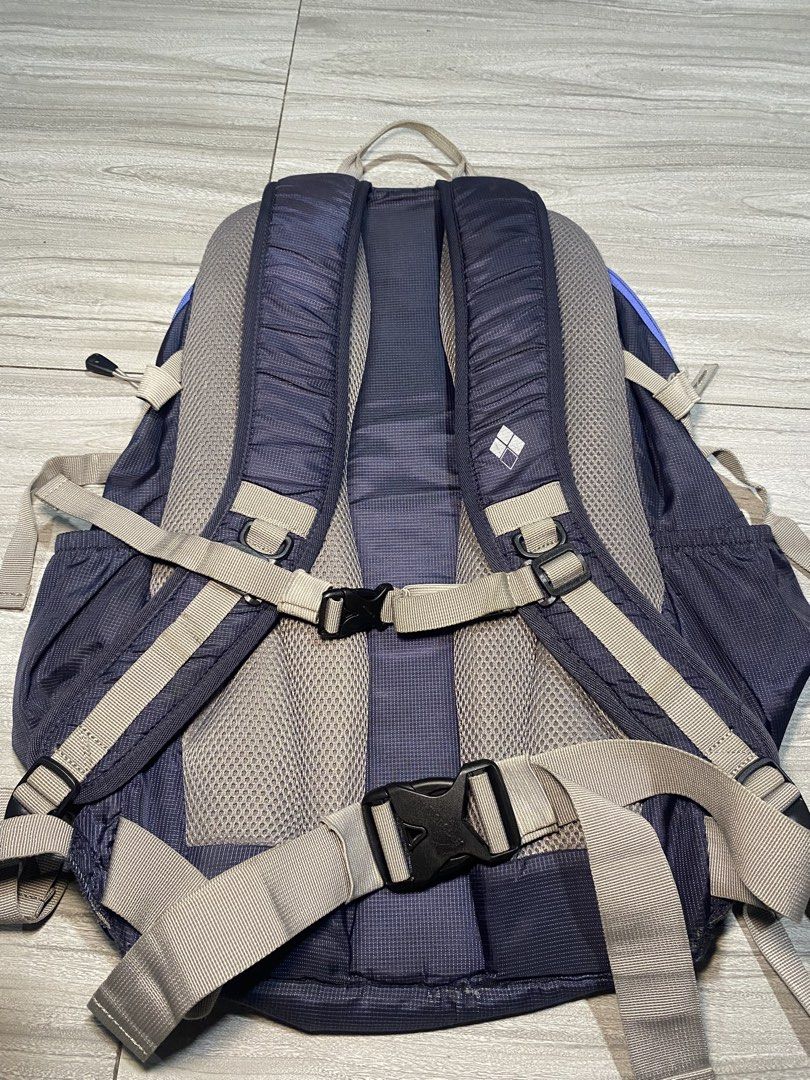 mont.bell hiking backpack (Category: Backpacks) located in Bacolod City. Submitted by bnta_bounce (Listing ID 1455988447, Image 3). Description: Flaws: see last 4 photos .