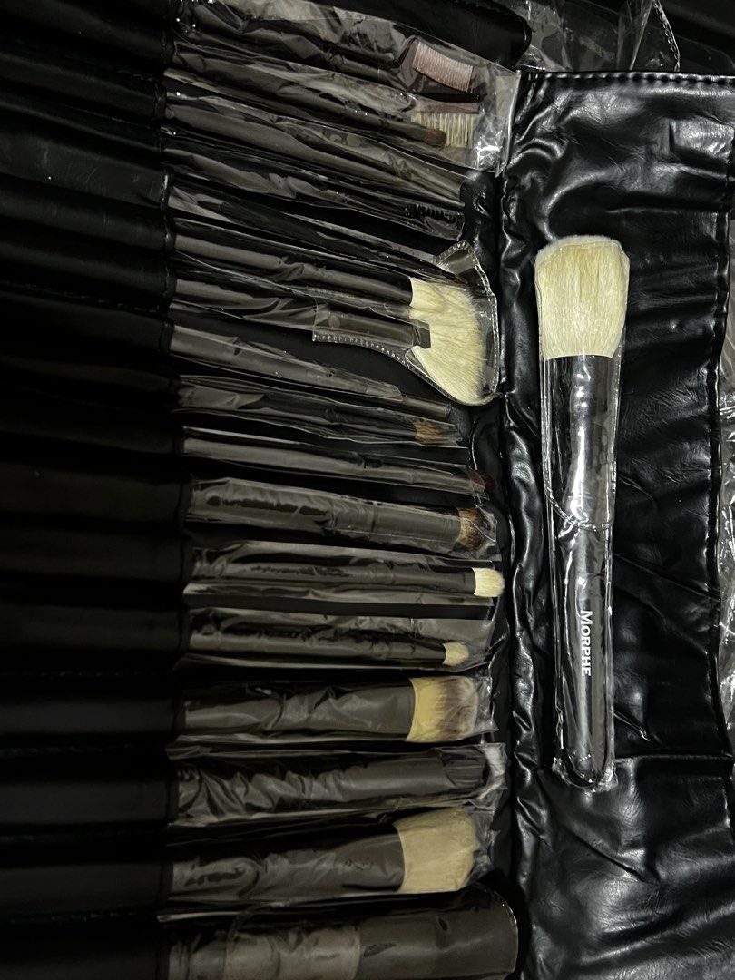 Morphe 18pc make-up brush set (professional) MUA - MAC, NARS, Inglot (Category: Makeup) located in Makati City. Submitted by mugen_88 (Listing ID 1455950197, Image 1). Description: 100% authentic/original Morphe 18pc make-up brush set (professional) BRAND NEW Price: ₱3250 only Pick-up or delivery via Grab/Lalamove/LBC This set is a combination of natural and synthetic bristles. Hand picked brushes by celebrity makeup artists on staff. Set include