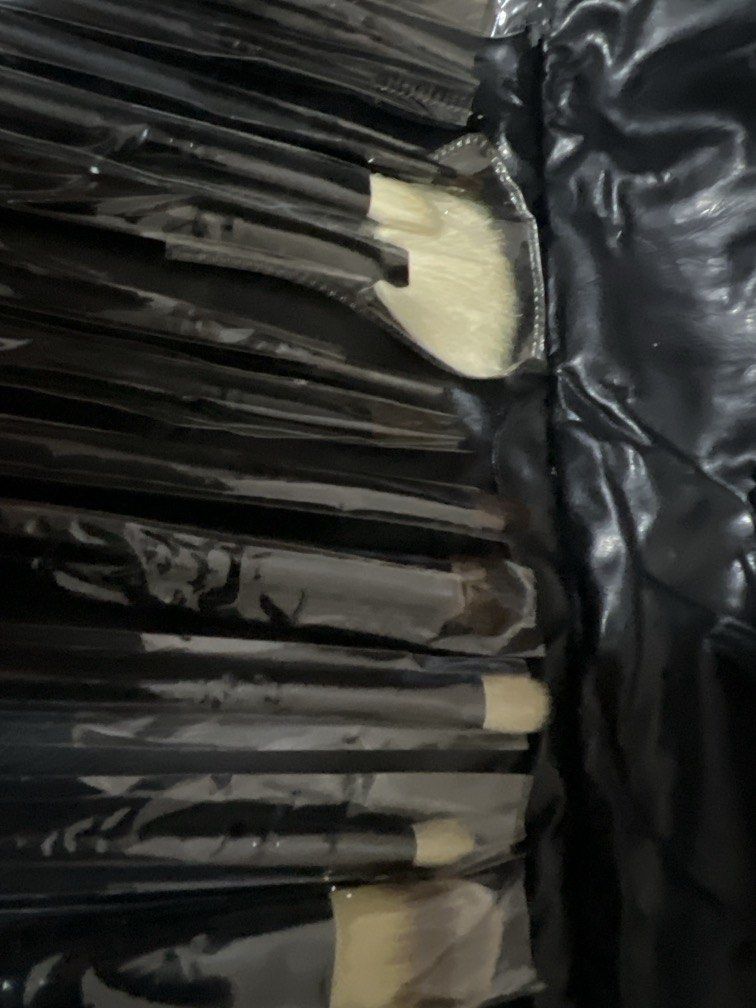Morphe 18pc make-up brush set (professional) MUA - MAC, NARS, Inglot (Category: Makeup) located in Makati City. Submitted by mugen_88 (Listing ID 1455950197, Image 2). Description: 100% authentic/original Morphe 18pc make-up brush set (professional) BRAND NEW Price: ₱3250 only Pick-up or delivery via Grab/Lalamove/LBC This set is a combination of natural and synthetic bristles. Hand picked brushes by celebrity makeup artists on staff. Set include