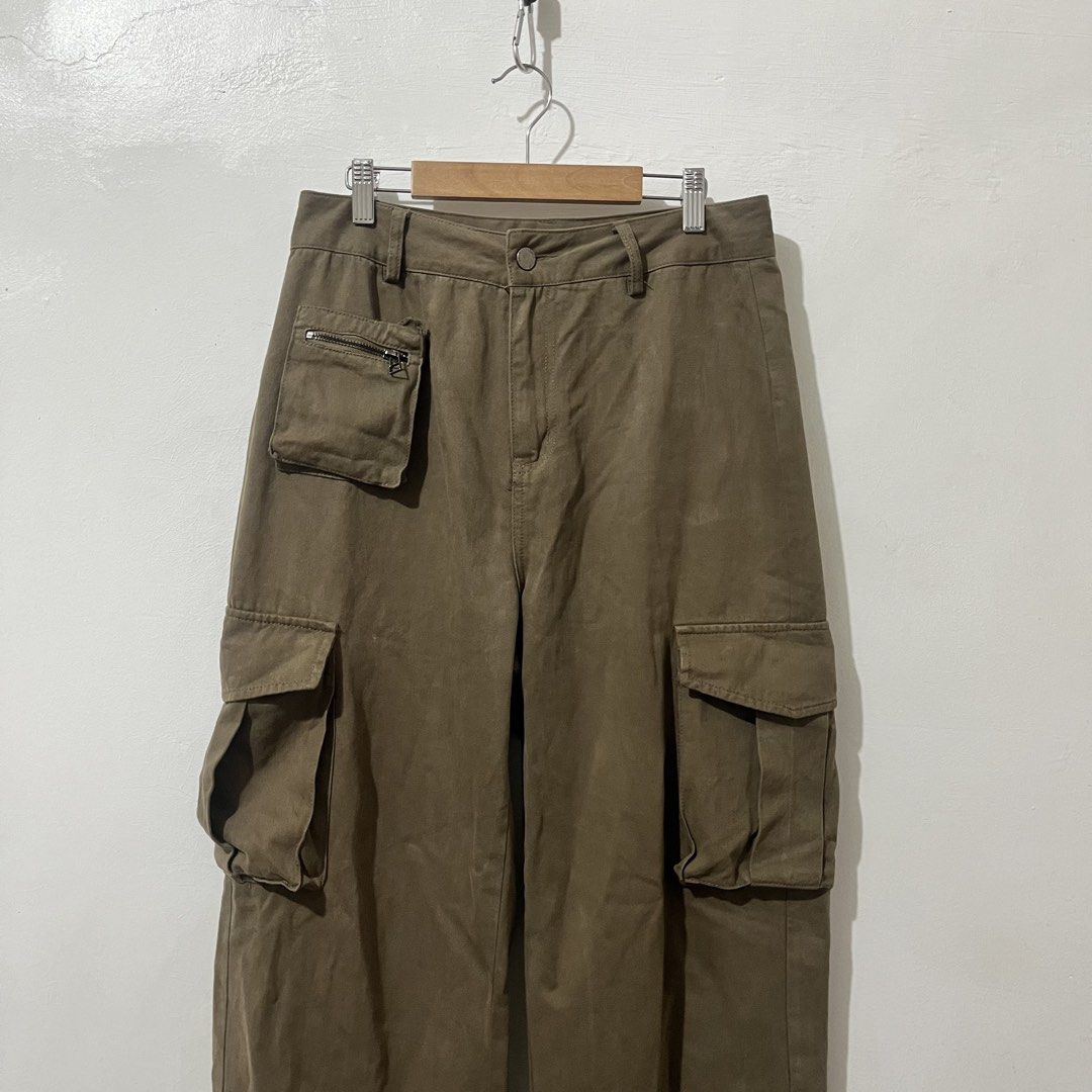 Multipocket Cargo Pants | Workwear Canvas Pants (Category: Jeans) located in Calamba. Submitted by nostlg (Listing ID 1456003155, Image 2). Description: waistline: 29 inches leg opening: 10 inches length: 40 inches AVAILABLE 📍Lowballers will be ignored. 📍Courier: J&T (no cod) 📍Please avoid making offer if you're not sure. 📍Payment first: GCASH only 📍Feel free to ask me about the item before buying. No return. 📍Shipping fee will be shouldere