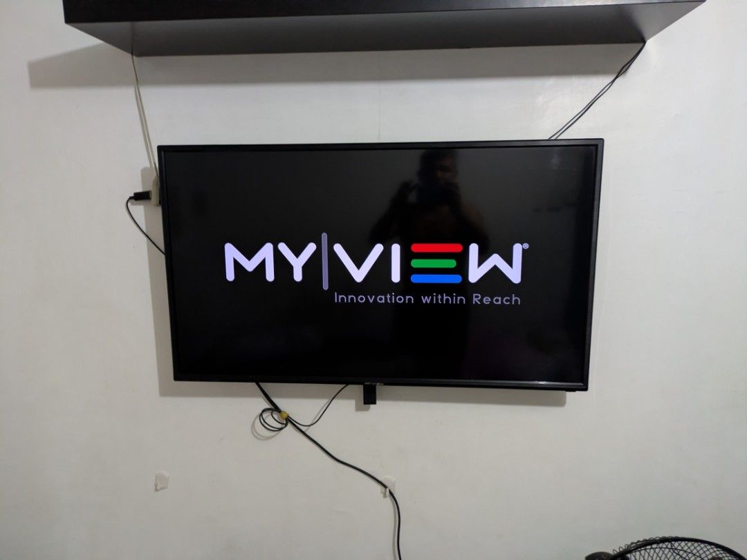 MyView 40" Basic TV (Category: TV) located in Quezon City. Submitted by bonbon09 (Listing ID 1455914015, Image 1). Description: MyView 40" Basic TV Selling as defective, as is. Unit and remote only, no box, no stand, no bracket. Video, Audio, HDMI ports are still working (no wifi, non-smart TV) No lines, no dead pixels. Issue: Dim, brightness is only 50% even at max settings. Price: 1K fix RFS: No time for repair, need to declutter. Loc: Commonwe