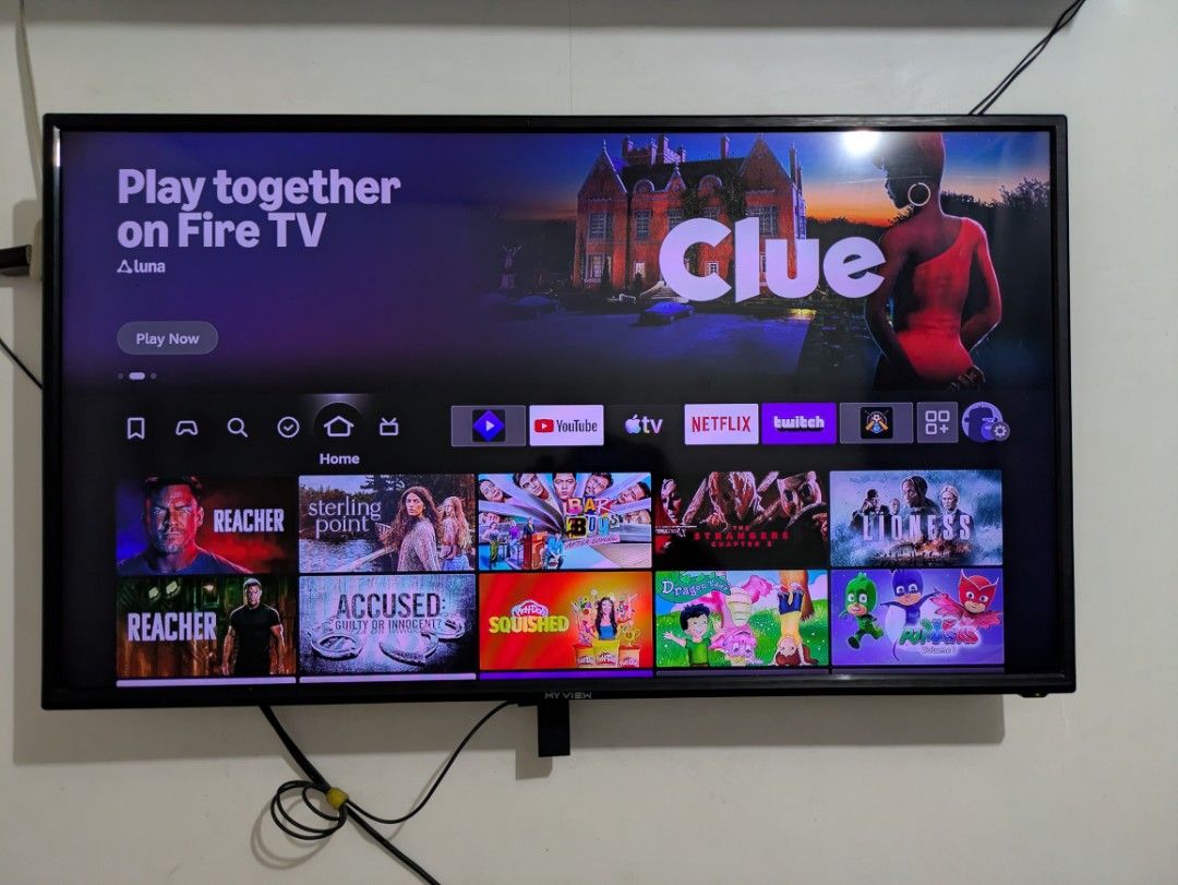 MyView 40" Basic TV (Category: TV) located in Quezon City. Submitted by bonbon09 (Listing ID 1455914015, Image 3). Description: MyView 40" Basic TV Selling as defective, as is. Unit and remote only, no box, no stand, no bracket. Video, Audio, HDMI ports are still working (no wifi, non-smart TV) No lines, no dead pixels. Issue: Dim, brightness is only 50% even at max settings. Price: 1K fix RFS: No time for repair, need to declutter. Loc: Commonwe