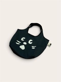 (Category: ) located in . Submitted by trashfinds (Listing ID 1455962881, Image 1). Description: .