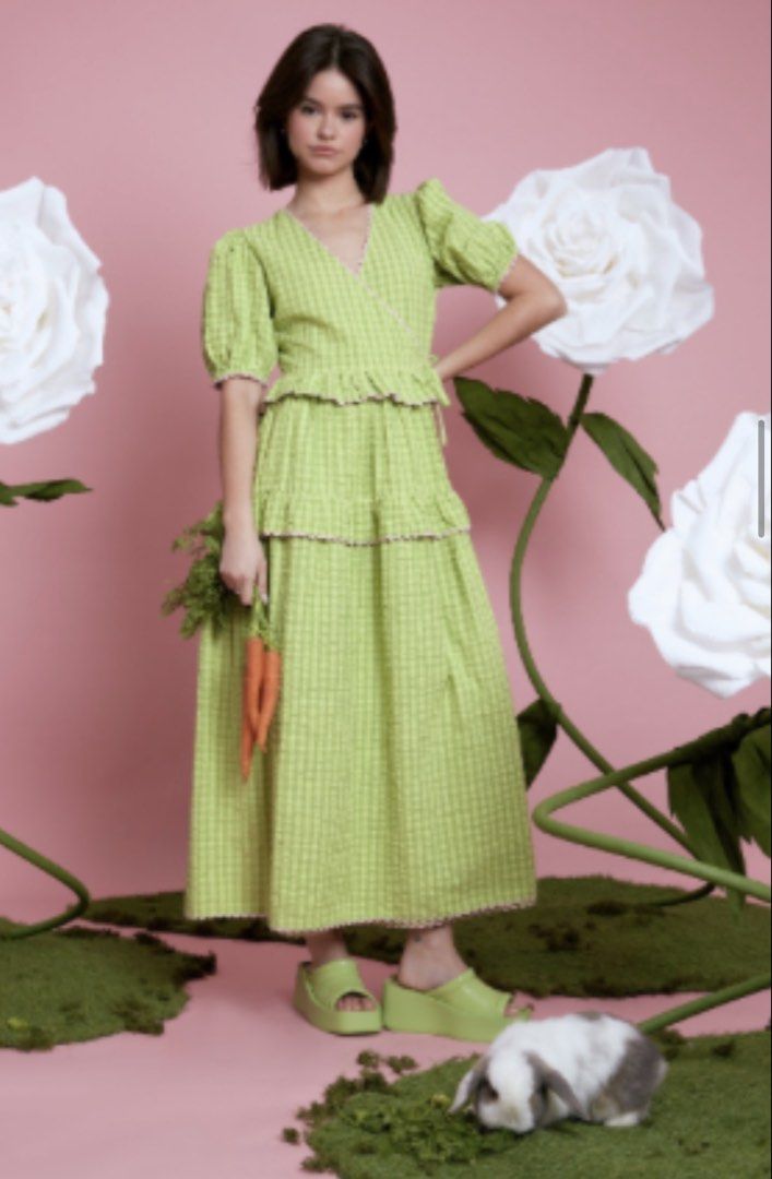 neon rose green gingham dress Store Wrap Midi with Puff Sleeves, Women's Fashion, Dresses & Sets, Dresses on Carousell wk31