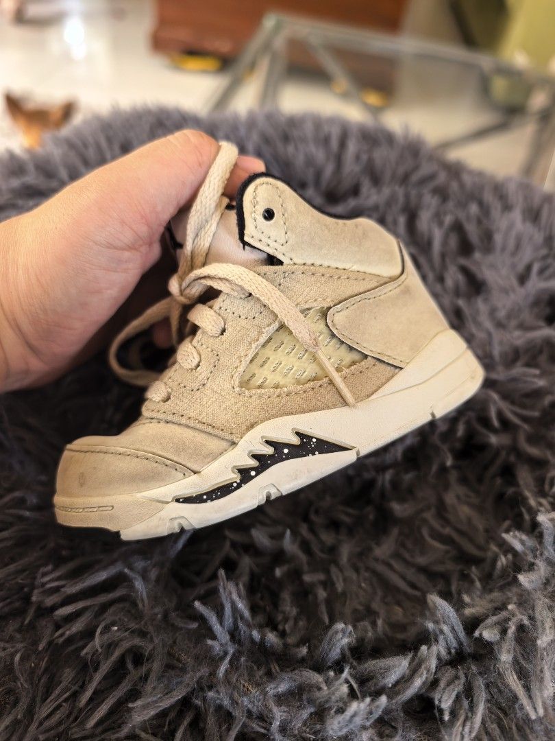Nike Air Jordan 5 SE Sail 6c (Category: Babies & Kids Fashion) located in Candaba. Submitted by bibiboop (Listing ID 1455877642, Image 3). Description: Barely used by my daughter dah madami siya shoes. Needs cleaning. .