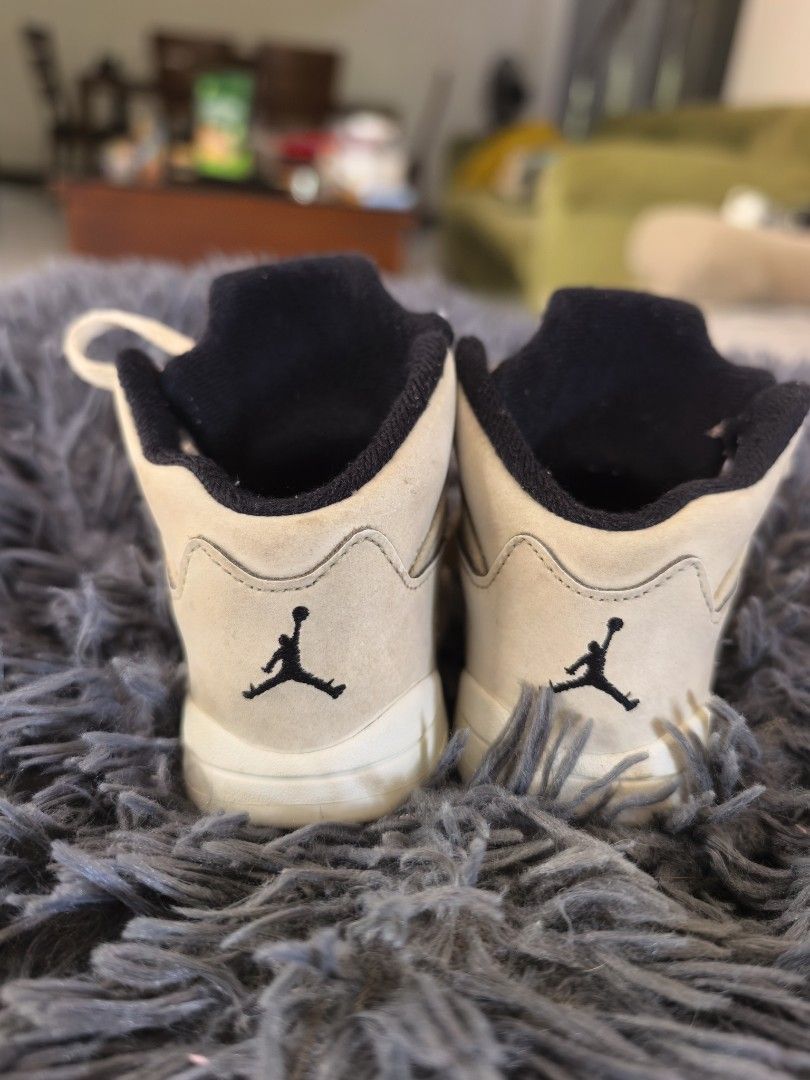 Nike Air Jordan 5 SE Sail 6c (Category: Babies & Kids Fashion) located in Candaba. Submitted by bibiboop (Listing ID 1455877642, Image 2). Description: Barely used by my daughter dah madami siya shoes. Needs cleaning. .