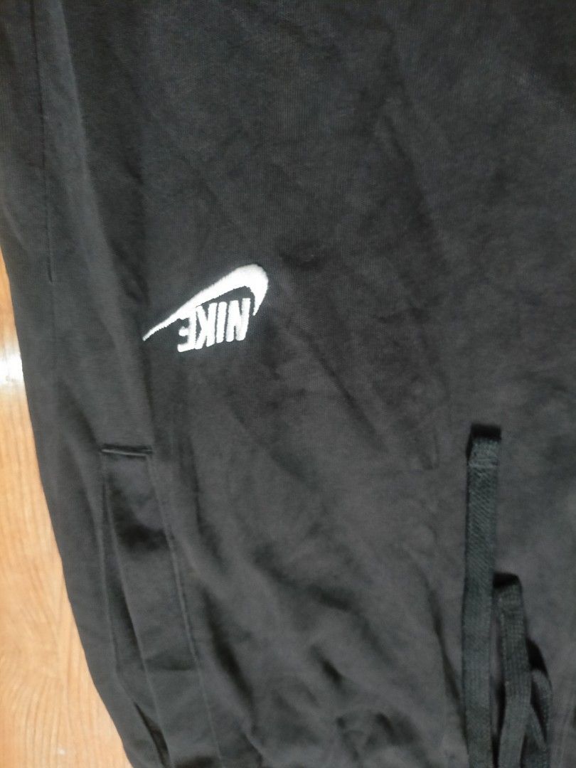 NIKE PANT (Category: Joggers) located in Angeles City. Submitted by luigids (Listing ID 1456050523, Image 2). Description: SIZE MEDIUM NO ISSUE.