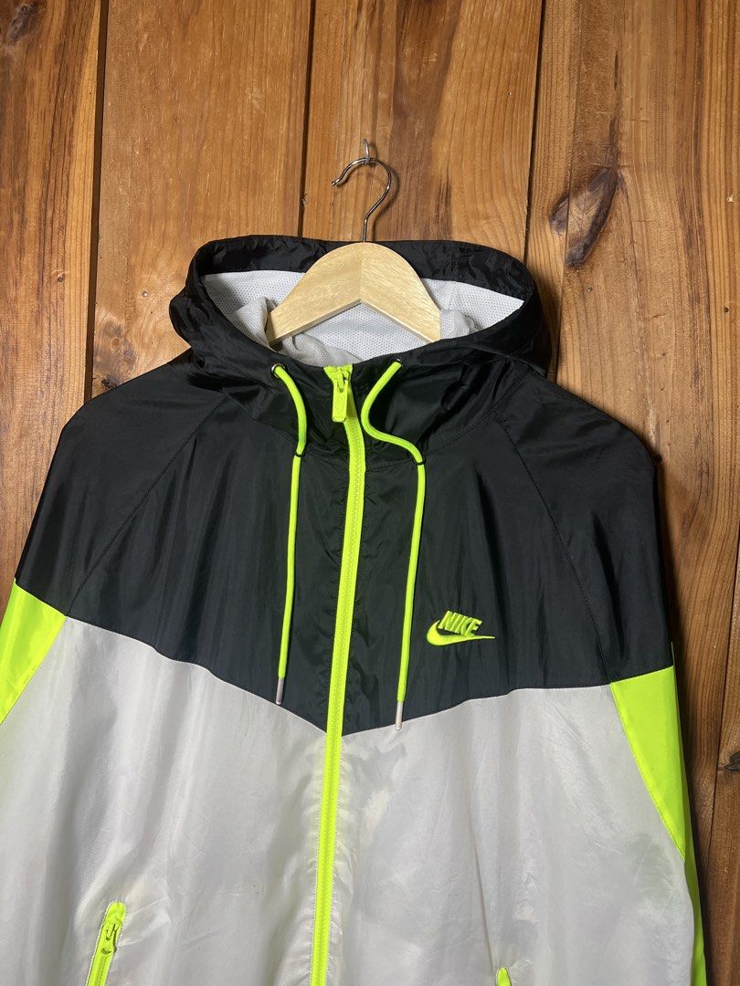 Nike Tritone Windbreaker (Category: Coats, Jackets and Outerwear) located in Baguio. Submitted by kAzuMi41 (Listing ID 1456042357, Image 3). Description: Nike Tritone Windbreaker Embroidery Swoosh XXL Size Minimal issue check last pics .