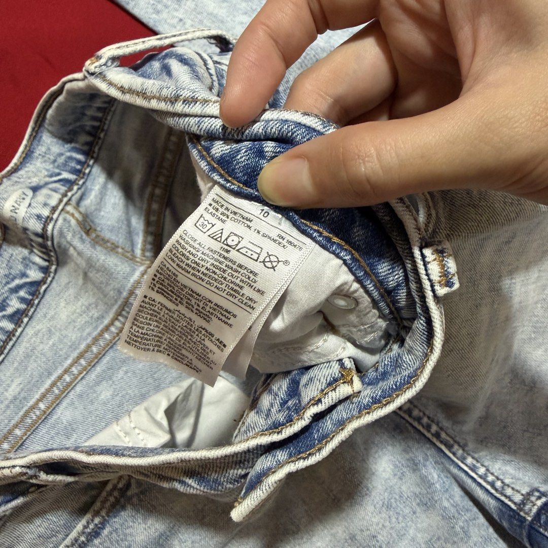 old navy boyfriend mid-rise jeans (Category: Jeans) located in Cainta. Submitted by comethruuu (Listing ID 1455932507, Image 3). Description: selling my mom’s stuff ! no flaws, in perfect condition barely used measurements when laid flat: waist: 16.5 inches length: 37.5 inches.
