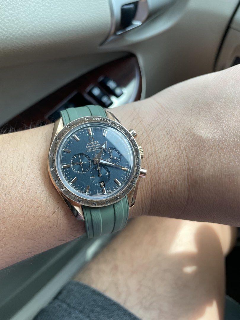 Omega Speedmaster broadarrow Rose Gold Watch (Category: Luxury Watches) located in Antipolo. Submitted by wilcoxx (Listing ID 1455942925, Image 3). Description: Omega Speedmaster broadarrow rosegold Comes with authenticity card and box Omega leather strap with buckle Delugs green rubber strap included 880k.