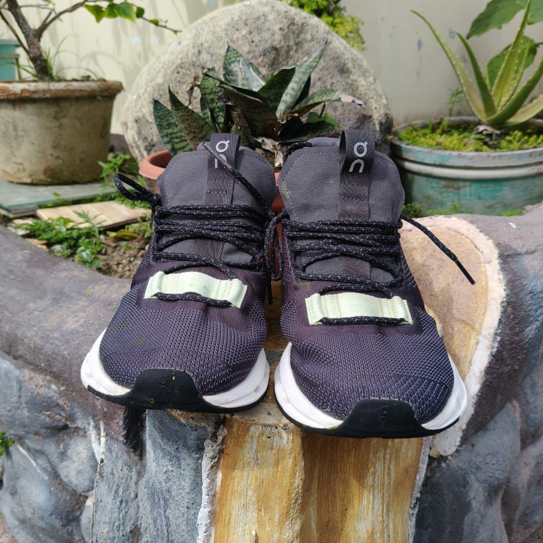 On Cloudnova Eclipse meadow green (Category: Sneakers) located in Tabaco. Submitted by souththrift4512 (Listing ID 1455914947, Image 2). Description: oncloud nova eclipse meadow green size 7.5 mens in excellent condition used pair selling for only 2,850 free shipping.