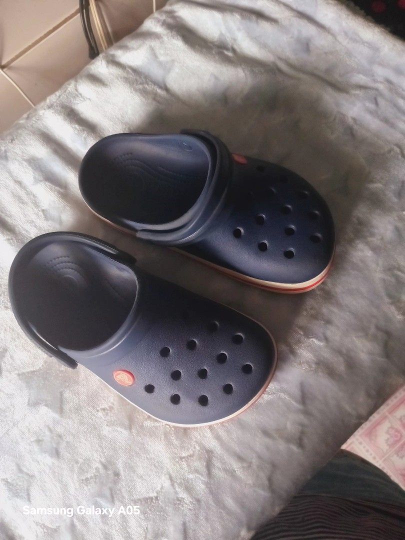 Original Crocs (Category: Babies & Kids Fashion) located in Taguig. Submitted by newwavecollection (Listing ID 1455915355, Image 2). Description: Bought this online for 2k seldom used for boys kids 4-5 years old depende sa laki ng bata..