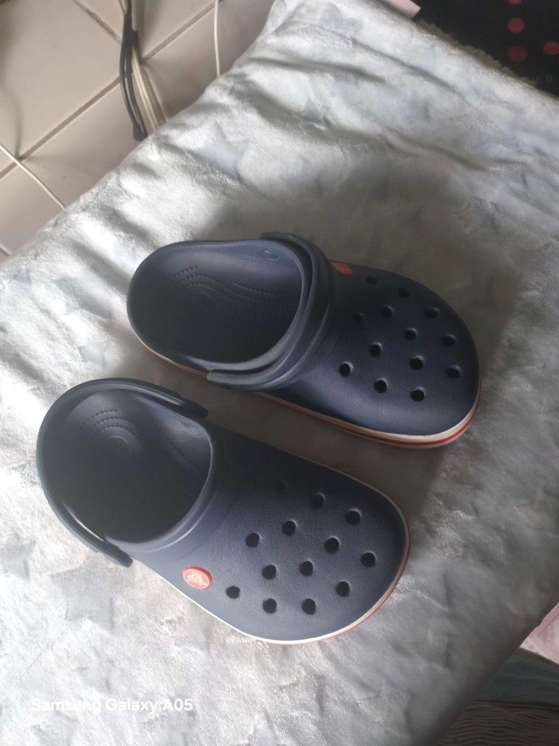 Original Crocs (Category: Babies & Kids Fashion) located in Taguig. Submitted by newwavecollection (Listing ID 1455915355, Image 3). Description: Bought this online for 2k seldom used for boys kids 4-5 years old depende sa laki ng bata..