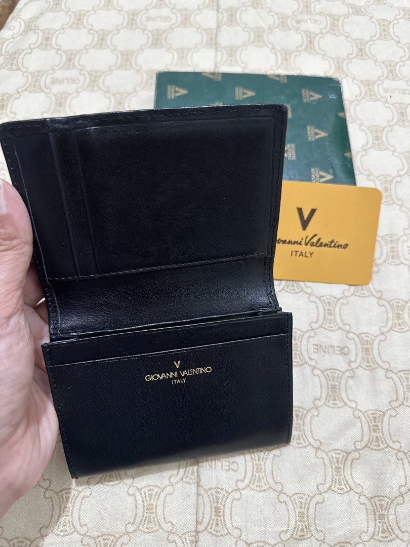 Original Giovanni Valentino wallet (Category: Luxury Bags & Wallets) located in Naga. Submitted by bag.net (Listing ID 1455901978, Image 3). Description: Guaranteed original Giovanni Valentino 💯 wallet(card holder) sourced from Japan 🇯🇵 -Sleek and compact wallet (minimalist everyday carry accessory) -Made from genuine leather (lightweight) -Made in Italy -Stunning in actual.