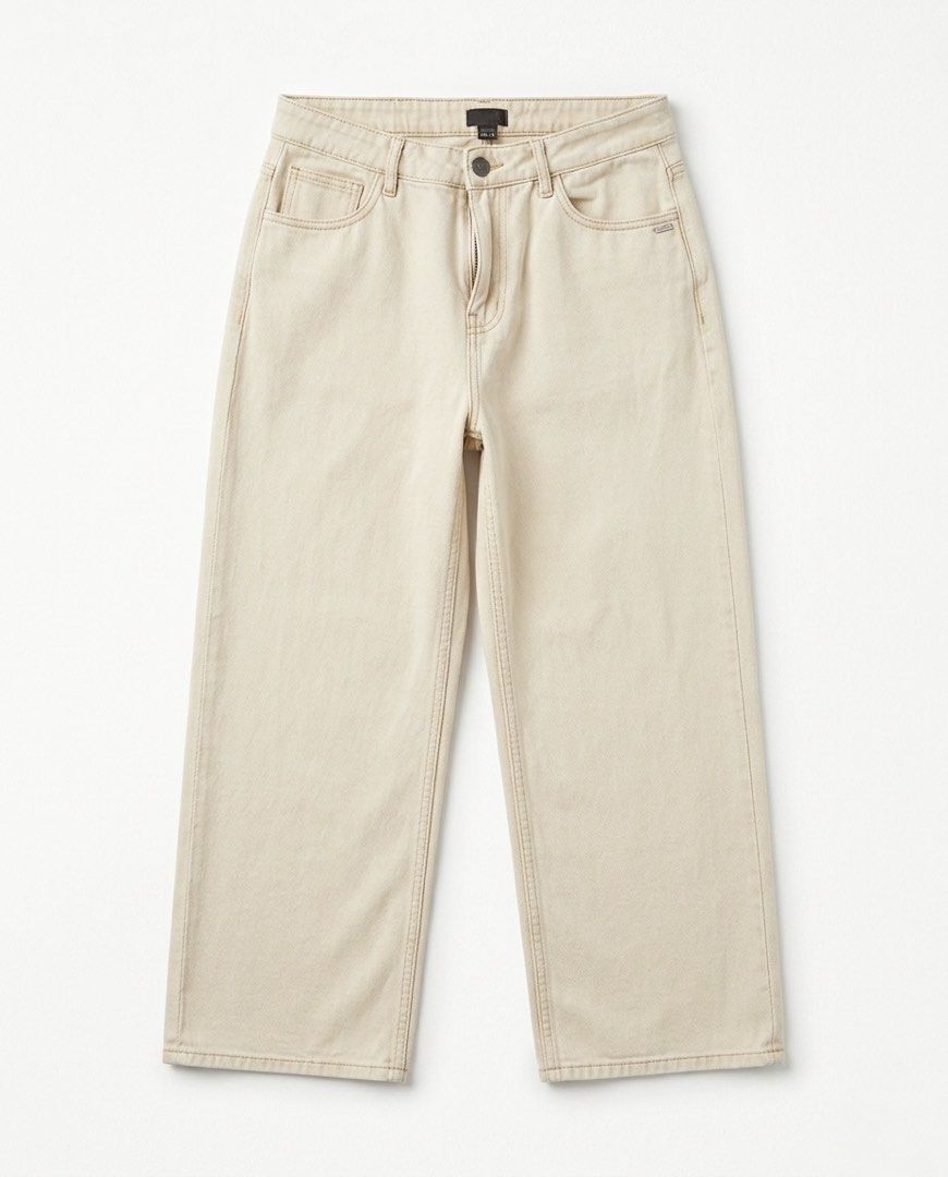 Oxygen Denim Collection (Khaki - Size 32) (Category: Jeans) located in Manila. Submitted by angelomar20 (Listing ID 1455970280, Image 1). Description: Oxygen Denim Collection in Khaki Size 32 Color Rate: 10/10 Issue: None Disclaimer: I used AI for presentation of the item (background) but the item portrayed is just the same as it is in actual. I can send the picture again for your reference..