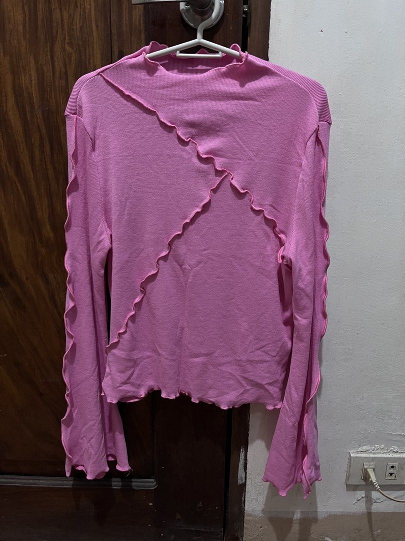 Pink Lettuce Trim Long Sleeve Top (Category: Longsleeves) located in Taguig. Submitted by pau76 (Listing ID 1455932719, Image 2). Description: - Large size - Haven't worn (bought it as a gift sana) - Stretchable material - Adorable pink long sleeve top - Features a charming lettuce trim detail throughout - Unique seam design across the front for added style - Elegant bell sleeves - Perfect for both casual outings and dressing up.