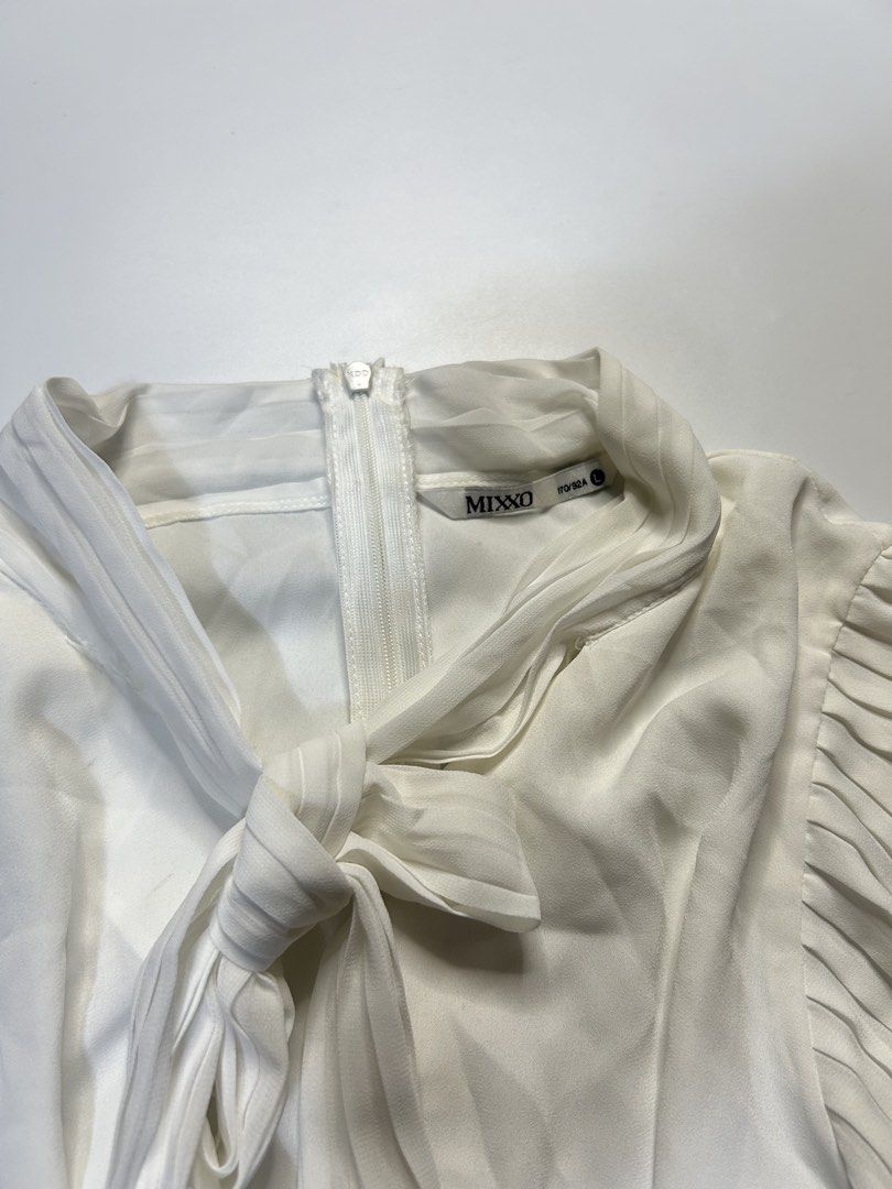 Pleated Korean Angelic Longsleeve Top (Category: Longsleeves) located in Marikina City. Submitted by wearablearttt (Listing ID 1456029994, Image 1). Description: MEASUREMENTS (inch, laid flat) length 22 width 19 📩🤍.