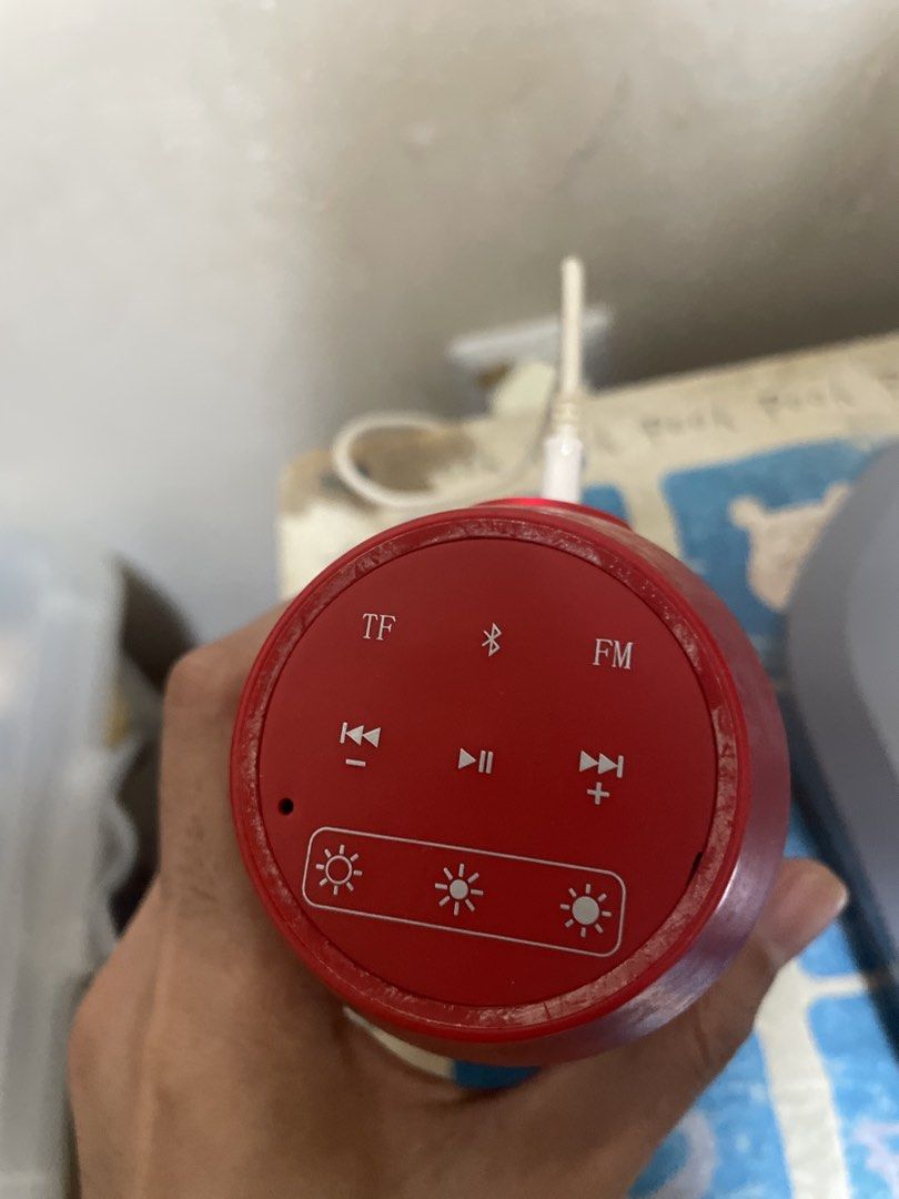 Bluetooth Speaker . (Category: Soundbars, Speakers & Amplifiers) located in Singapore. Submitted by yhlee12345 (Listing ID 1455797321, Image 3). Description: Loudspeaker sound , Including “ USB “ charging cable . * 3 colour buttons of “ BTMI “ . * With original box ..