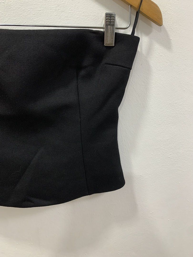 PRADA CORSET TOP - STRUCTURED BUSTIER (Category: Others Tops) located in Cavite. Submitted by ___layern0ne (Listing ID 1455942422, Image 3). Description: Abouth the product: • Black strapless corset top • Structured design with boning for a flattering fit • Back zipper closure • Fabric with a subtle textured weave • Perfect for dressing up or down Armpit to Armpit (front): 15 inches Front body length: 11.7 inches Back body length: 10.2 inches Mea
