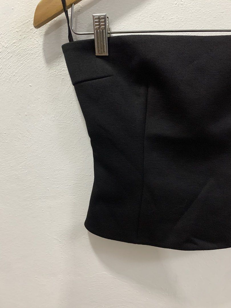 PRADA CORSET TOP - STRUCTURED BUSTIER (Category: Others Tops) located in Cavite. Submitted by ___layern0ne (Listing ID 1455942422, Image 2). Description: Abouth the product: • Black strapless corset top • Structured design with boning for a flattering fit • Back zipper closure • Fabric with a subtle textured weave • Perfect for dressing up or down Armpit to Armpit (front): 15 inches Front body length: 11.7 inches Back body length: 10.2 inches Mea