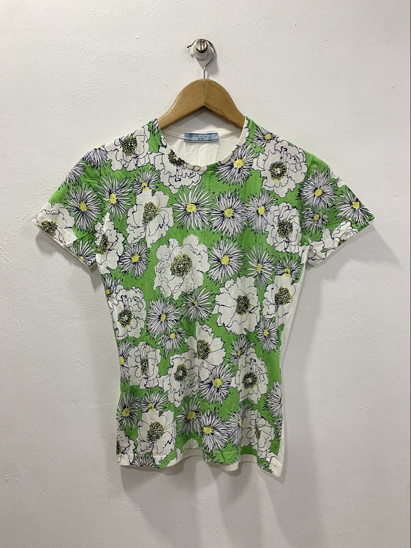 PRADA FLORAL PRINTED T-SHIRT (Category: Tshirts & Polo Shirts ) located in Cavite. Submitted by ___layern0ne (Listing ID 1455938292, Image 1). Description: Tagged Size: S Armpit to Armpit (front): 17.5 inches Shoulder to Shoulder: 15 inches Sleeve Length: 6 inches Front body length: 22.5 inches Measured laid flat and at its longest point | Slightly stretchable Slightly wrinkled due to storage Overall Condition: The item is in great, functional co