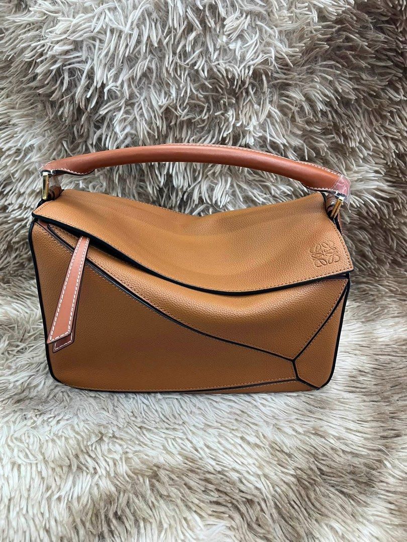 Preloved Loewe Madrid Crossbody (Category: Luxury Bags & Wallets) located in Manila. Submitted by bagsandmanymanymore1 (Listing ID 1441715364, Image 3). Description: Preloved Loewe Size 29cm Genuine leather Japan source🇯🇵 Please read before you order 👉🏻❗️Payment first before shipping ❗️Cut off time of payment 11am sameday delivery ❗️NO MEET UP / NO PICK UP ❗️ORDER CANNOT BE CANCELLED ❗️PLEASE DON’T BUY IF YOU ARE IN DOUBT ❗️NO RETURN! NO REFU