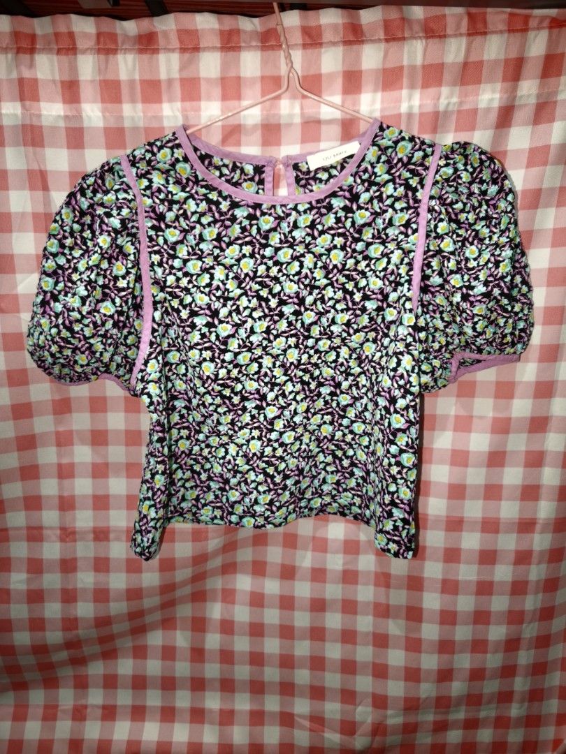 Puff Sleeves Floral Top (Category: Blouses) located in Manila. Submitted by letthingsgo_ (Listing ID 1456054194, Image 1). Description: if you buy anything from my listings 1 free per transaction Small Super cute print.