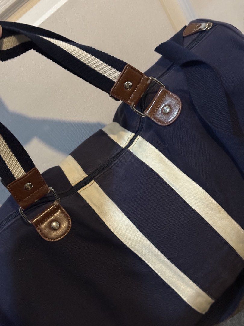 Ralph Lauren Weekender Bag or Duffle Bag (Category: Sling Bags) located in Makati City. Submitted by johnf02 (Listing ID 1456010619, Image 3). Description: • Price: Php 890 • Well used, please refer to photos • Buy 2 items from my listings, get a discount • Sold on an as is, where is basis • Payment via GCash/Maya/BPI/BDO/Unionbank/GoTyme • Shipping to be shouldered by the buyer .