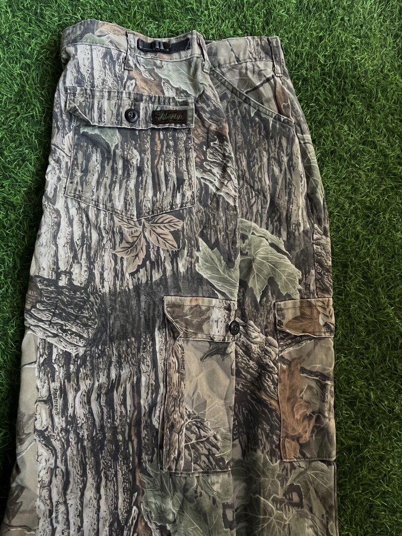 REALTREE BAGGY CARGO PANTS (Category: Jeans) located in Carcar. Submitted by thrift_kidd (Listing ID 1455914512, Image 3). Description: Waist: 40 to 42 Length: 38 Leg Opening: 11 Thigh: 15 Excellent .
